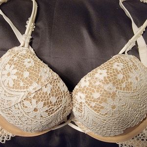 Victoria's Secret Bombshell Plunge